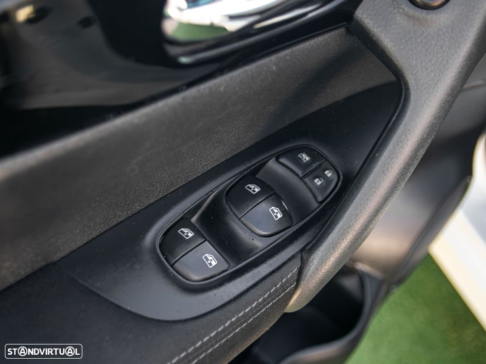 Nissan Qashqai 1.5 dCi N-Connecta J18 - 36