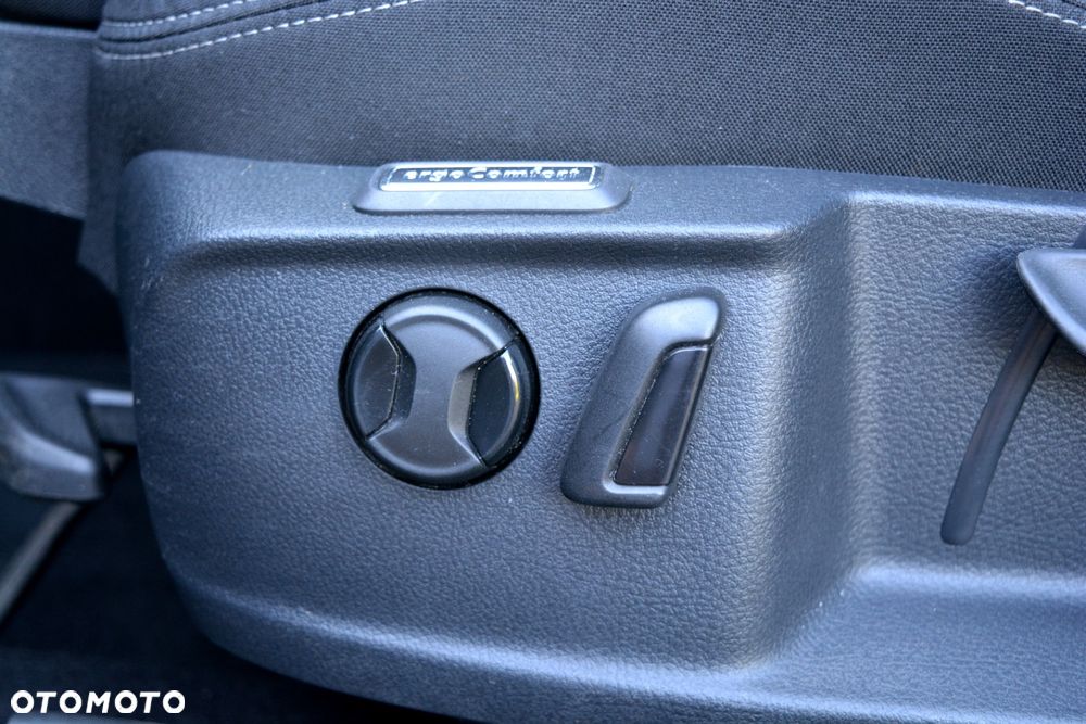 Volkswagen Passat 2.0 TDI SCR DSG Business - 8