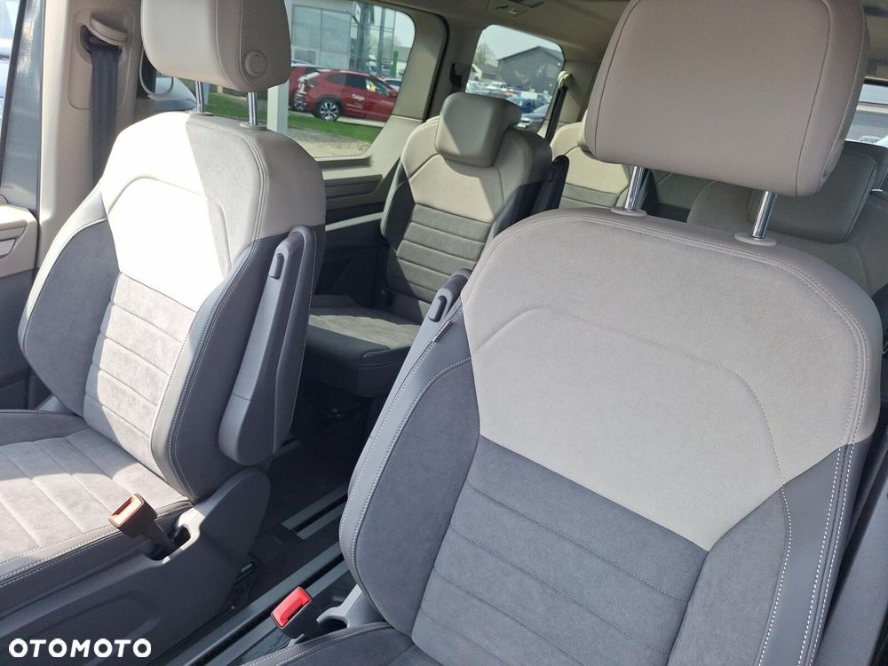 Volkswagen Multivan - 11