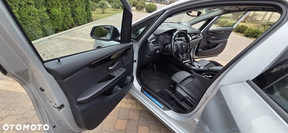 BMW Seria 2 220d xDrive - 10