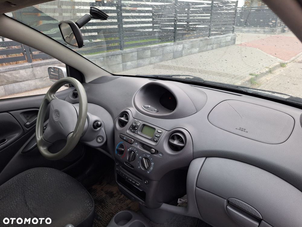 Toyota Yaris 1.0 Base - 5