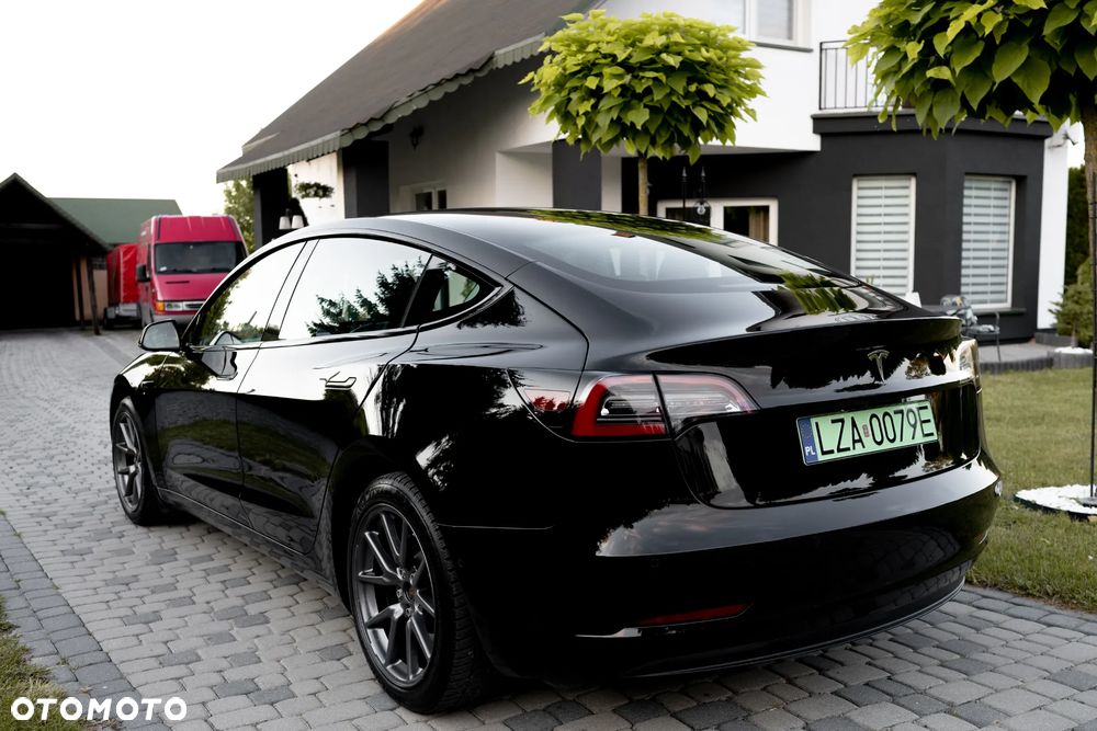 Tesla Model 3 - 12