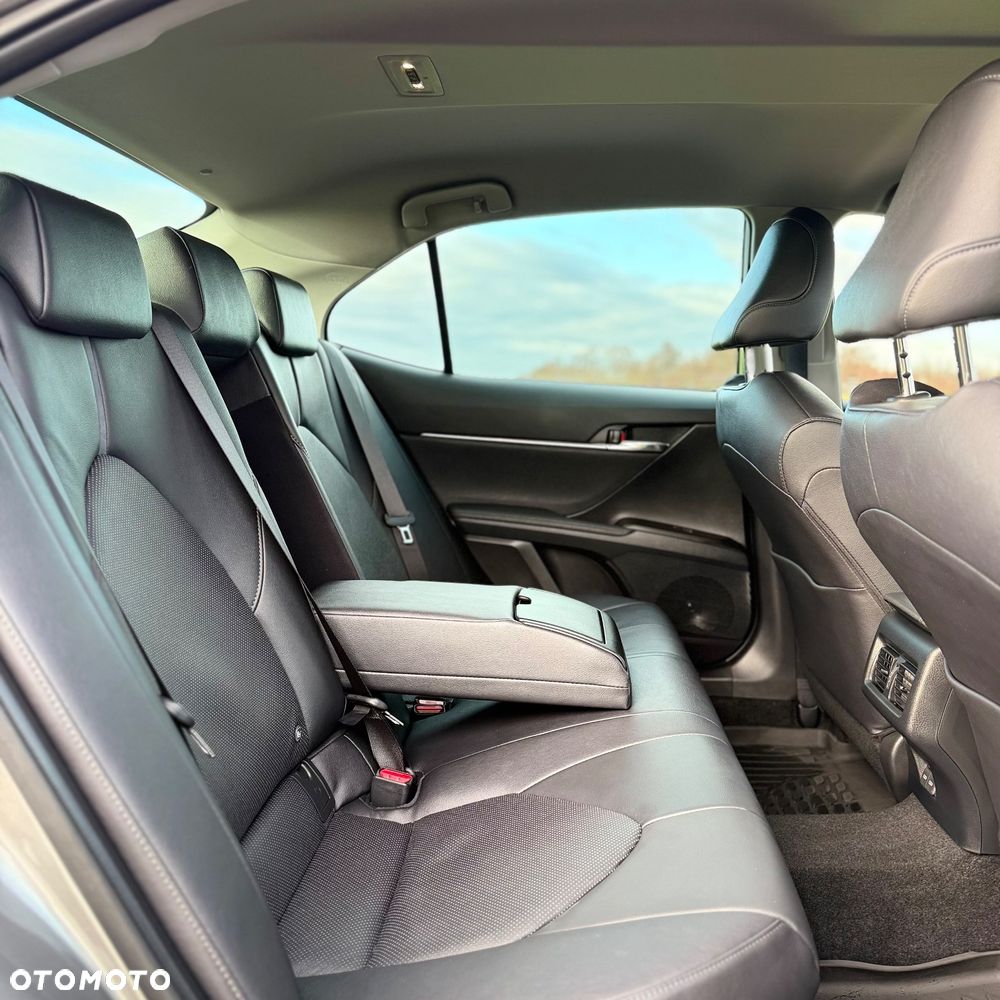 Toyota Camry 2.5 Hybrid Executive CVT - 16