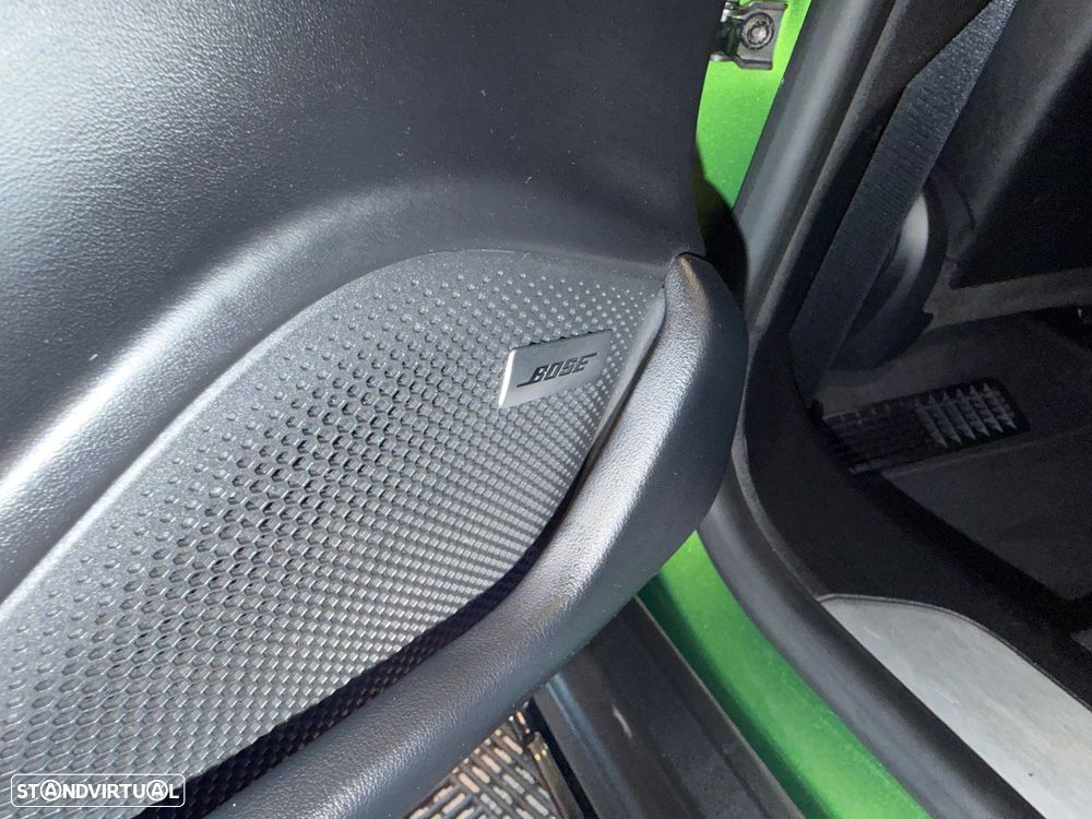 Porsche Taycan Cross Turismo 4S - 33