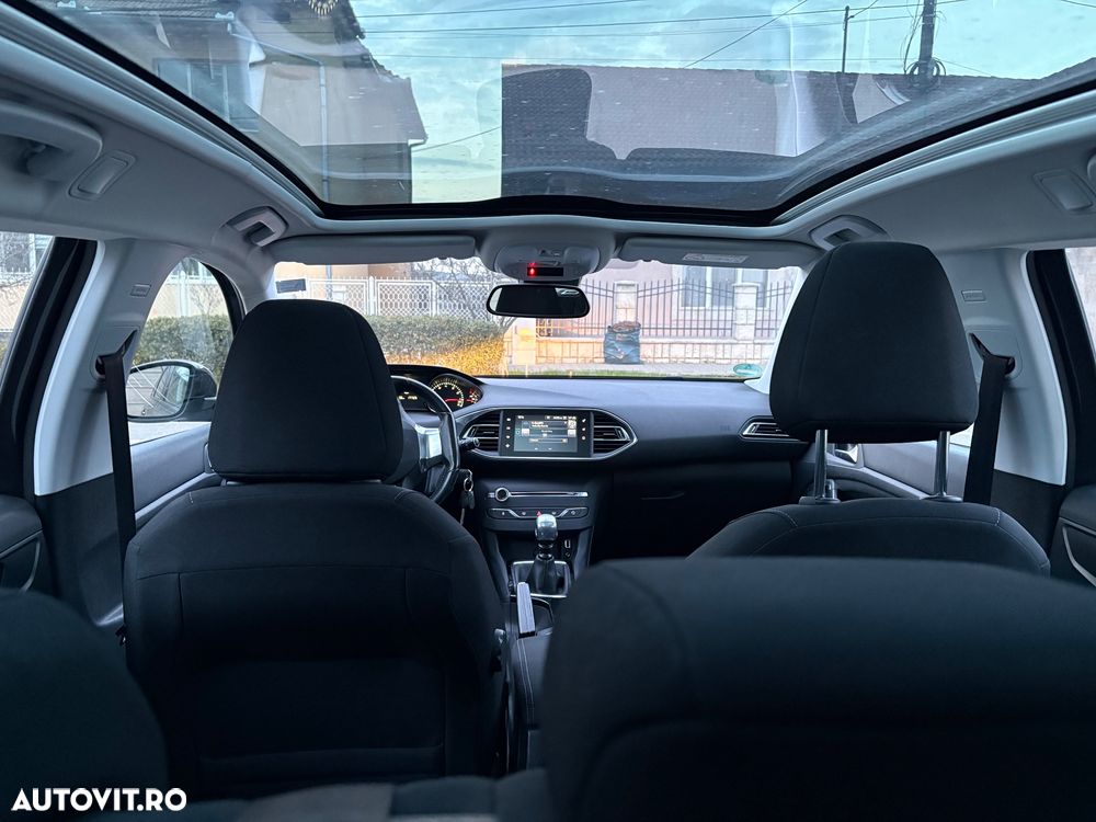 Peugeot 308 1.2 L PureTech Turbo Allure - 23