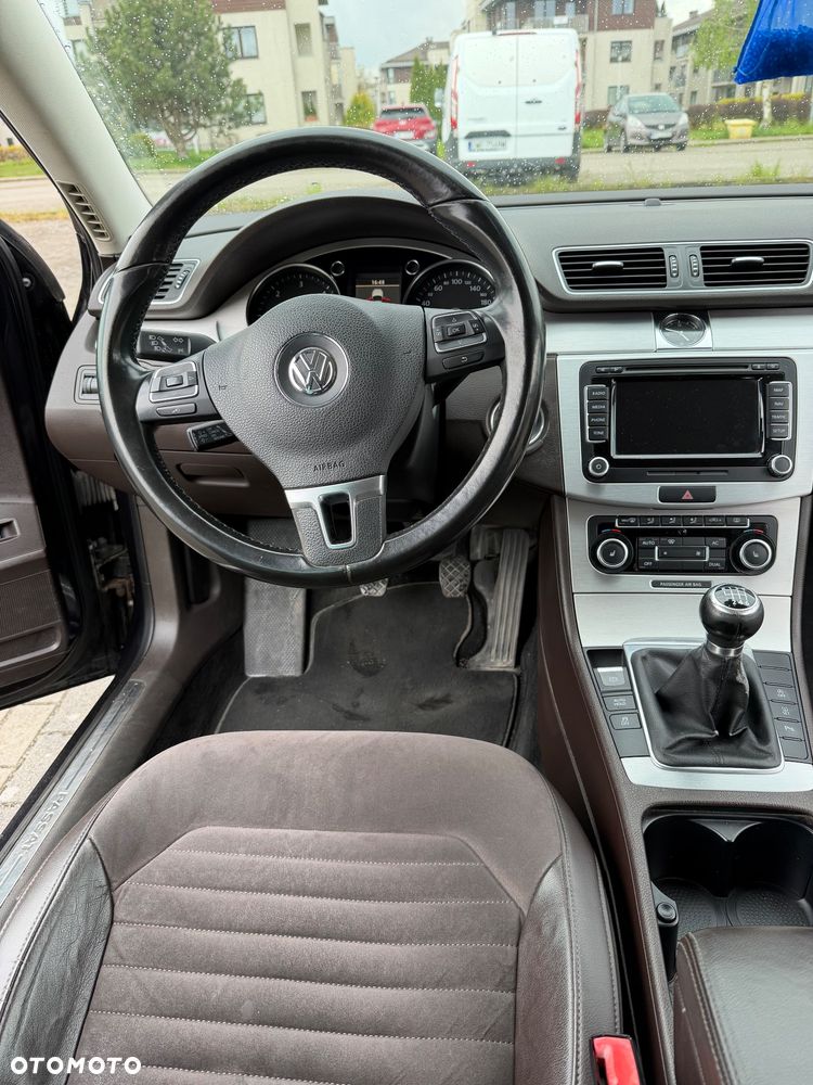 Volkswagen Passat 2.0 TDI Highline - 23