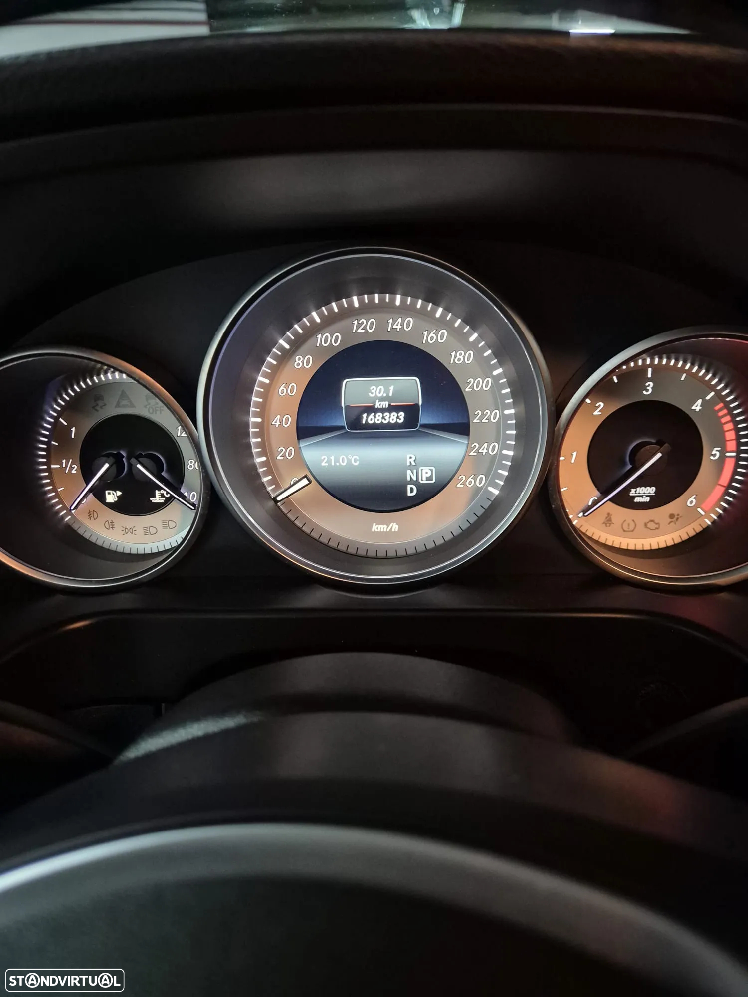 Mercedes-Benz E 220 BlueTEC Avantgarde Auto. - 15