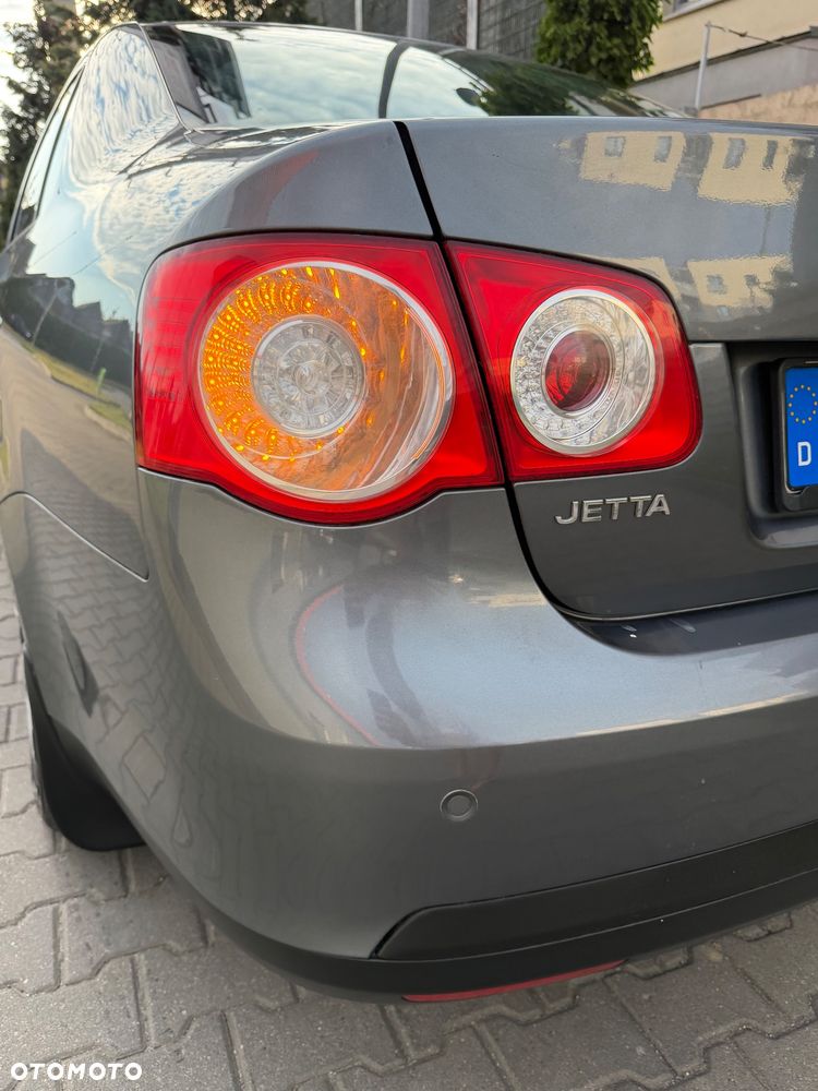 Volkswagen Jetta 1.6 Comfortline - 12