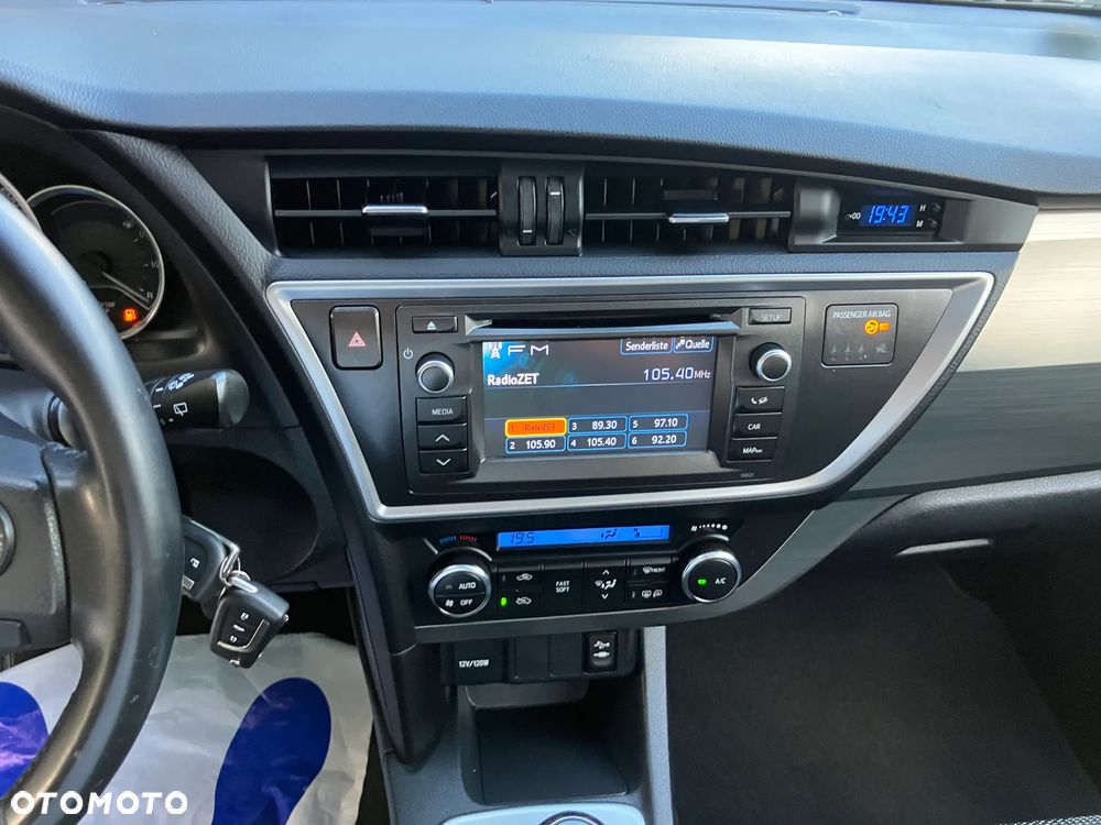 Toyota Auris 1.6 Prestige - 25
