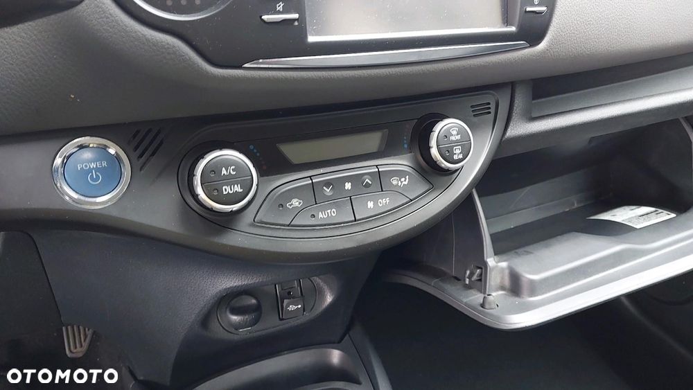 Toyota Yaris Hybrid 100 Premium - 14