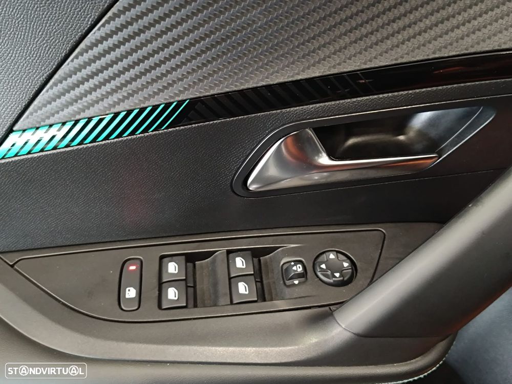 Peugeot 2008 PureTech 130 EAT8 Allure - 26