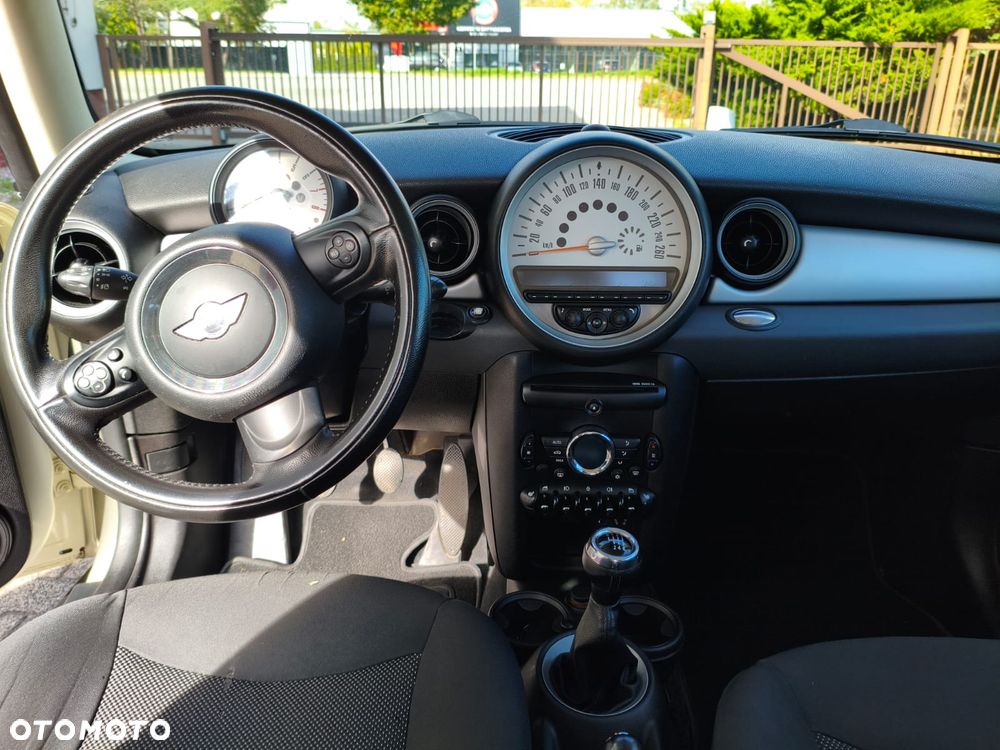 MINI Cooper Standard - 9