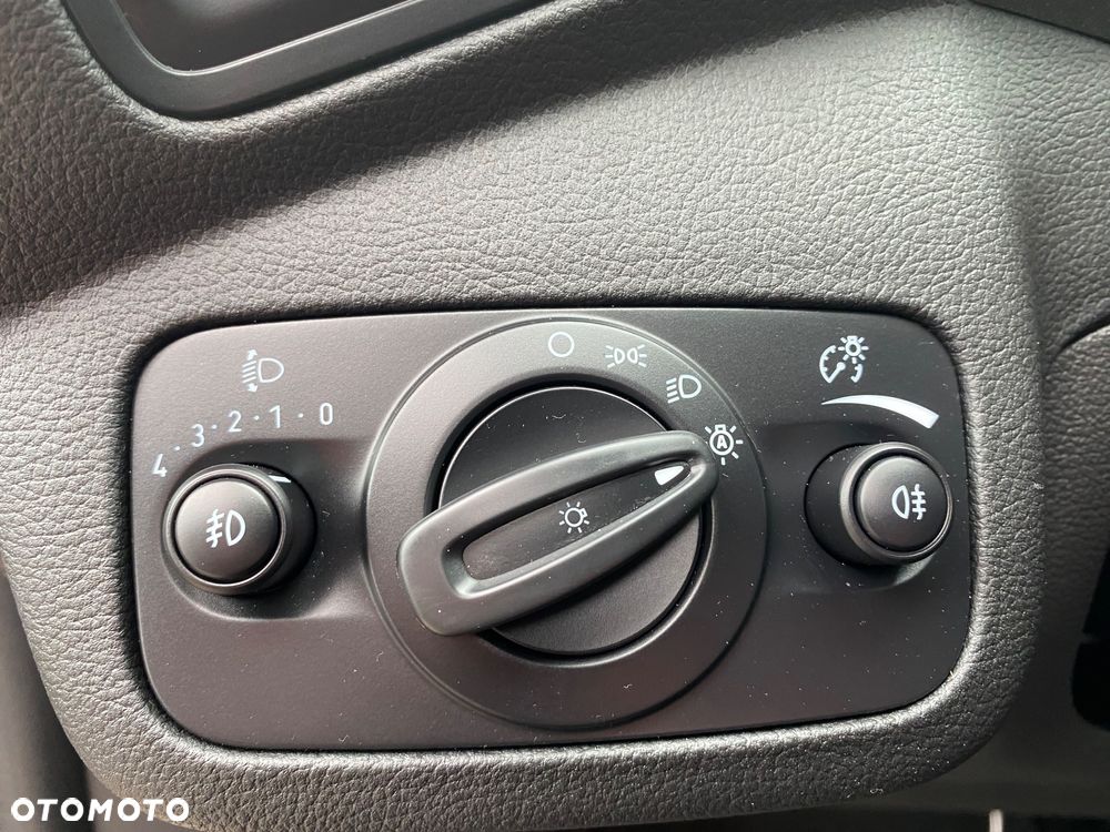 Ford Kuga 2.0 TDCi 2x4 Titanium - 25