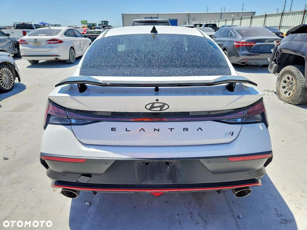 Hyundai Elantra - 5