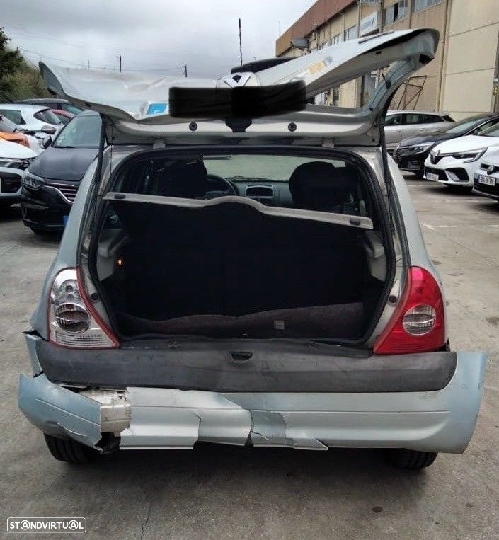 Renault Clio 1.5 DCI de 2002 disponível para peças - 3