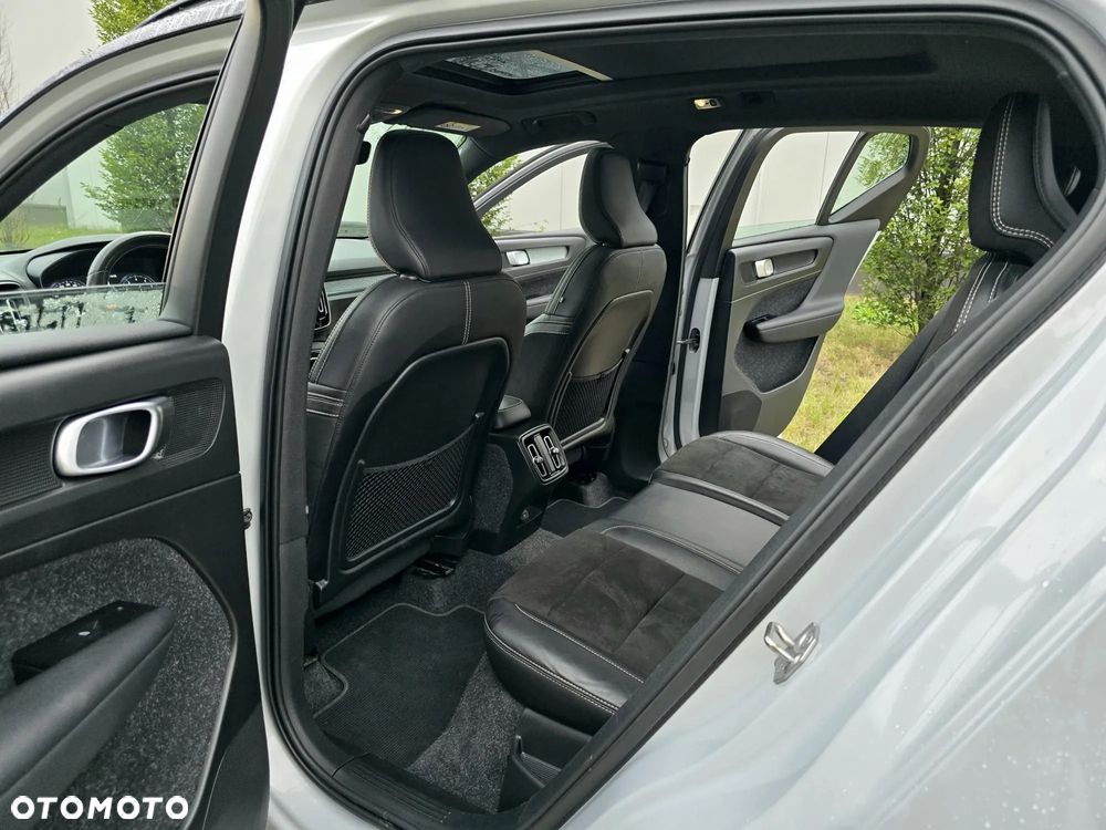 Volvo XC 40 B4 B AWD R-Design - 31