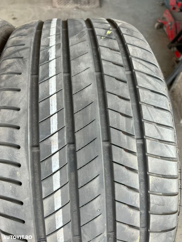 vând 2 anvelope 305/40/20 bridgestone de vară cu runflat ca noi - 3