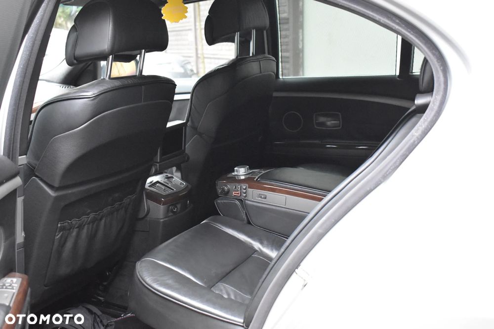 BMW Seria 7 - 29