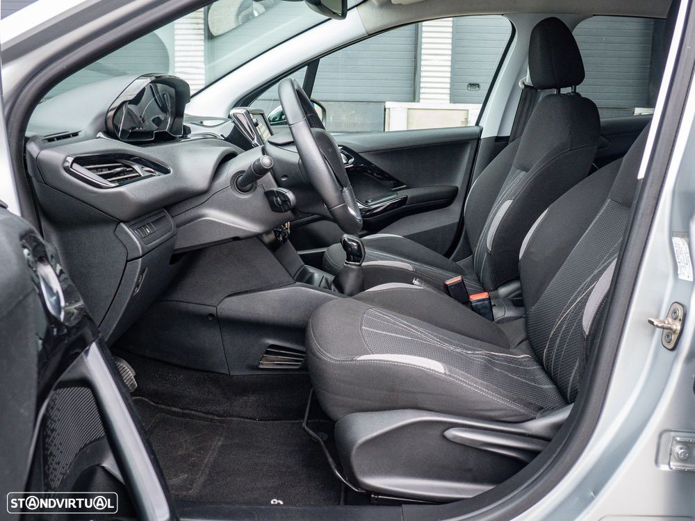 Peugeot 208 1.4 HDi SE Style - 23