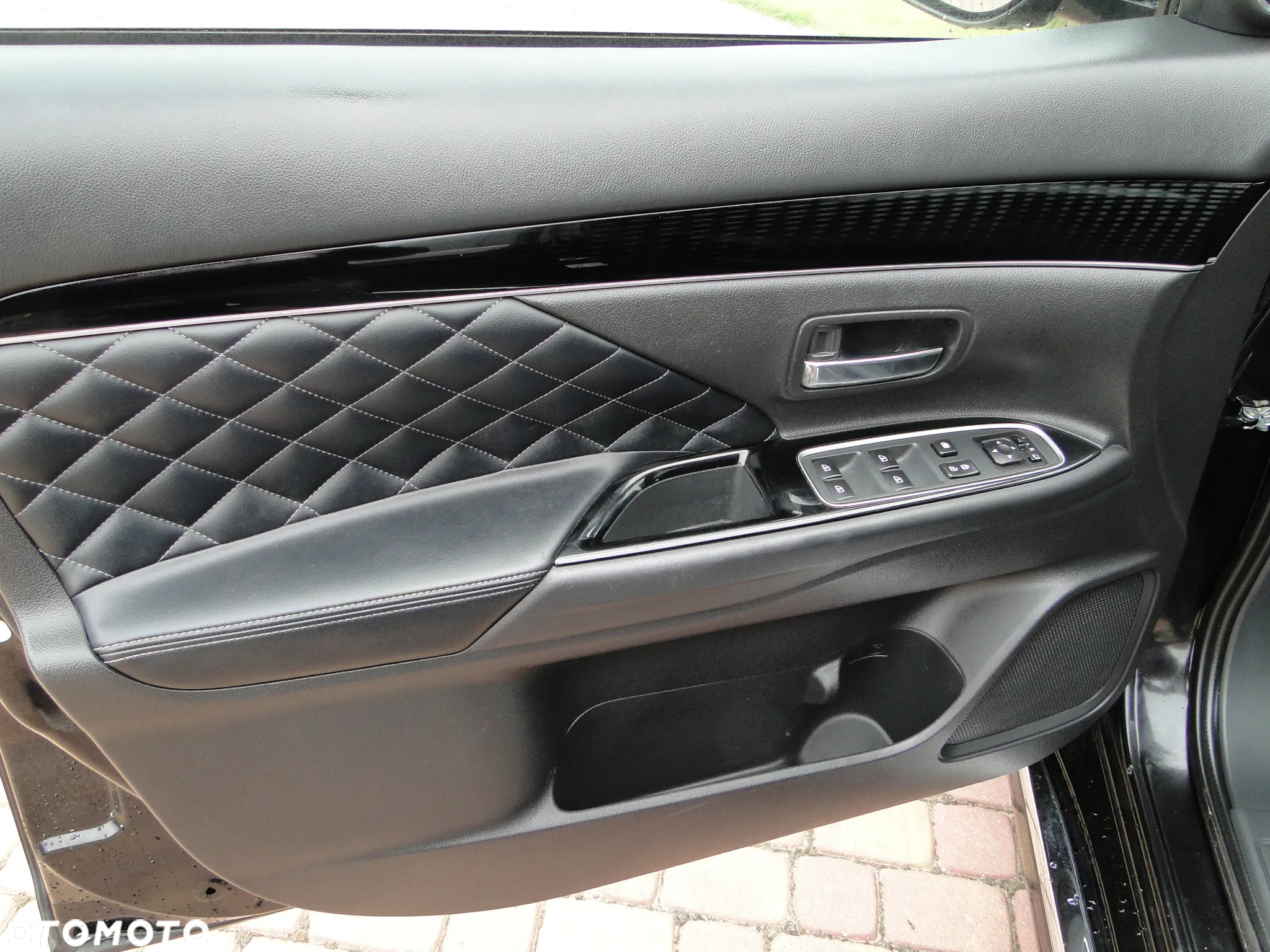 Mitsubishi Outlander PHEV Intense + - 32