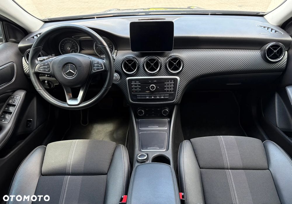 Mercedes-Benz GLA - 9