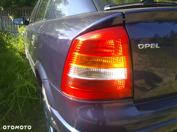 Opel Astra 1.6 lampa tylnia lewa