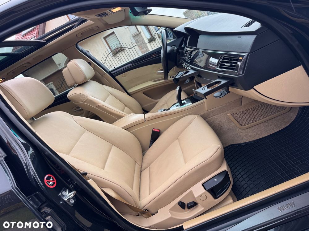 BMW Seria 5 530d Touring - 31