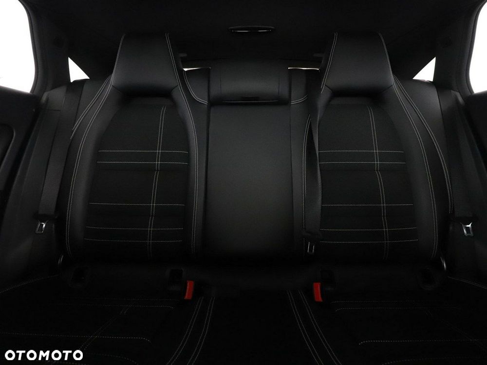 Mercedes-Benz CLA 180 Urban - 19
