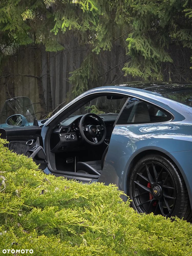 Porsche 911 Carrera 4 GTS PDK - 9