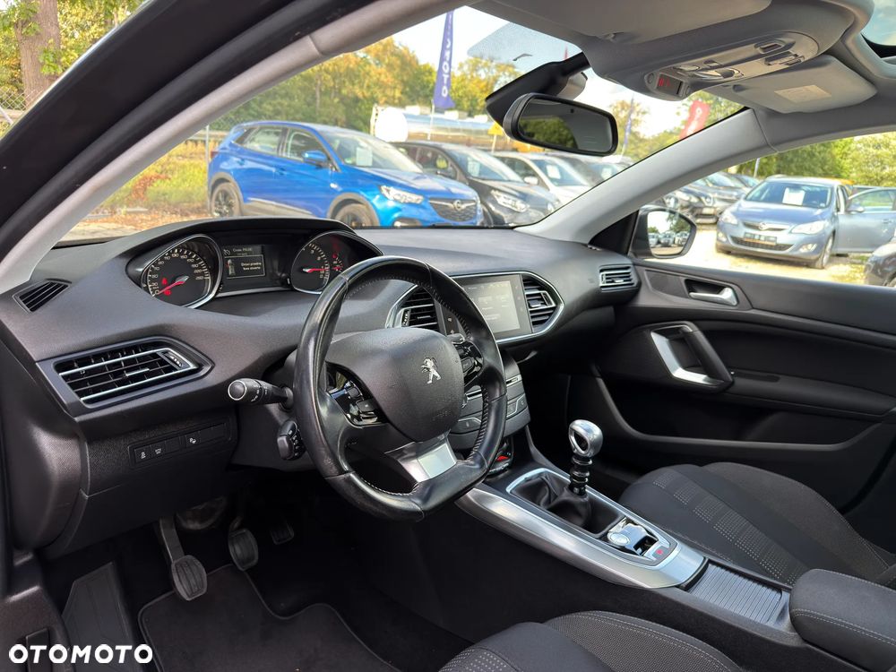 Peugeot 308 1.2 PureTech Allure S&S - 28