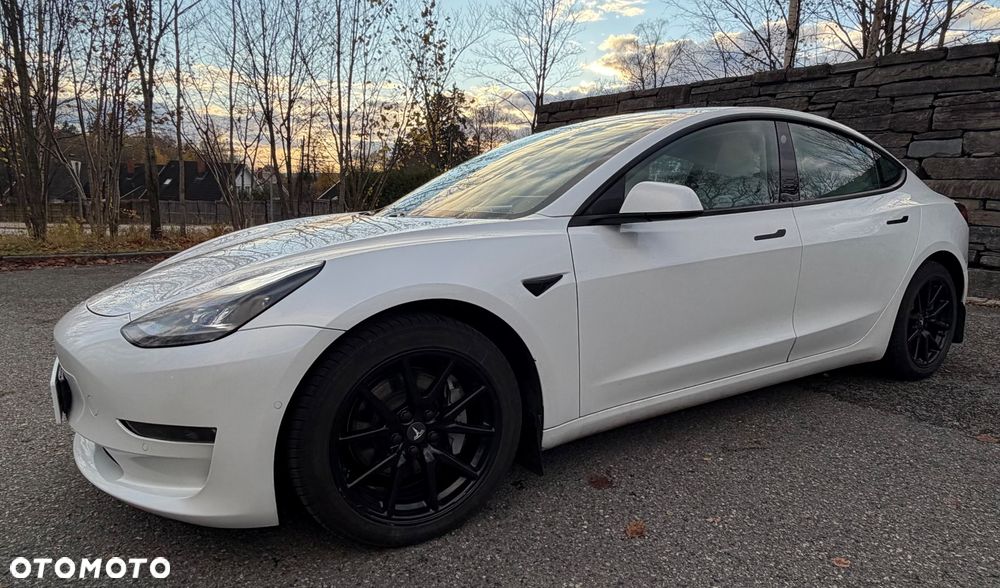 Tesla Model 3 - 1