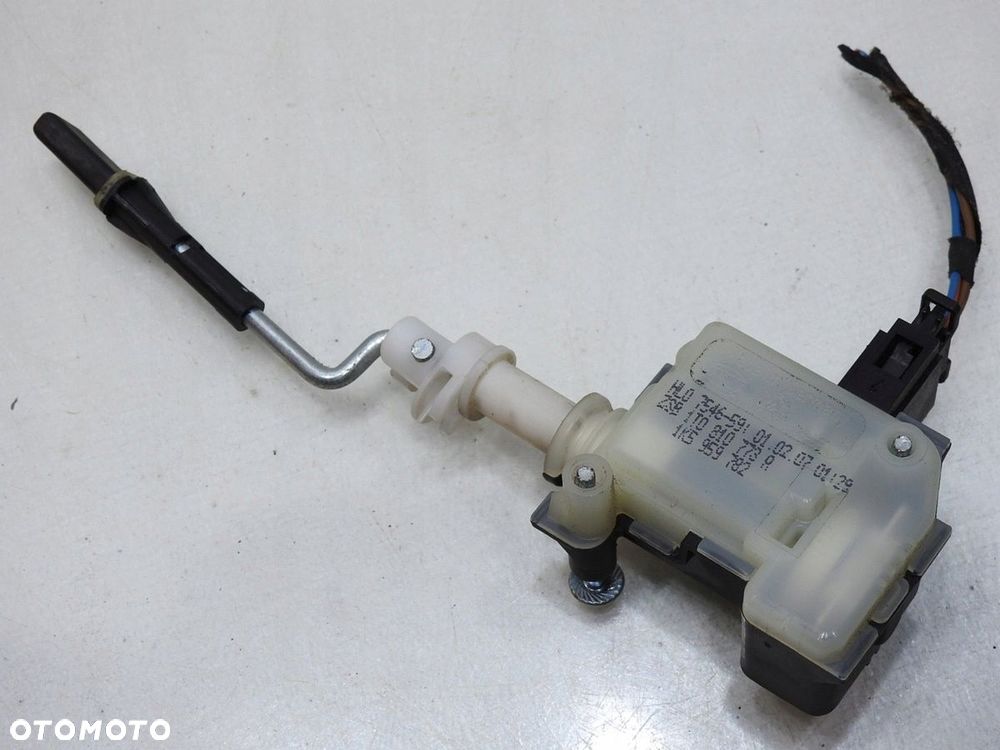 SIŁOWNIK KLAPKI PALIWA VW TOURAN LIFT 1T0810773A - 2