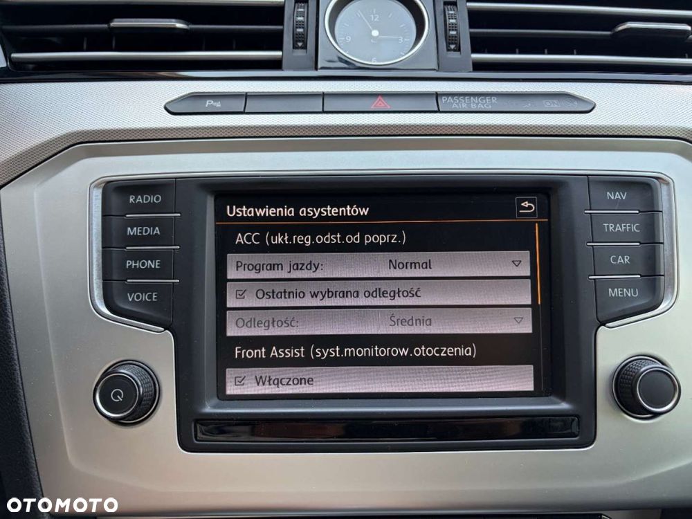 Volkswagen Passat Variant 2.0 TDI SCR DSG BlueMotion Comfortline - 22