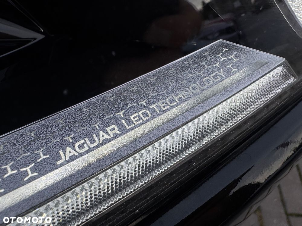 Jaguar F-Pace D200 AWD R-Dynamic SE - 38