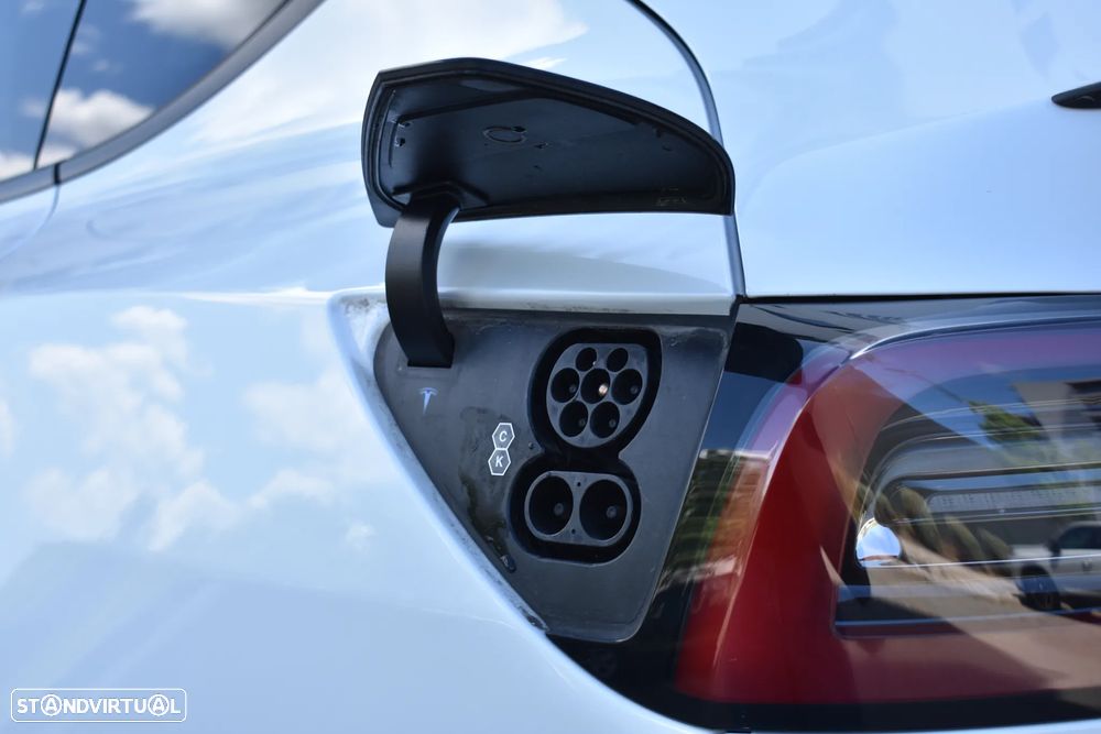 Tesla Model Y Performance Dual Motor AWD - 22