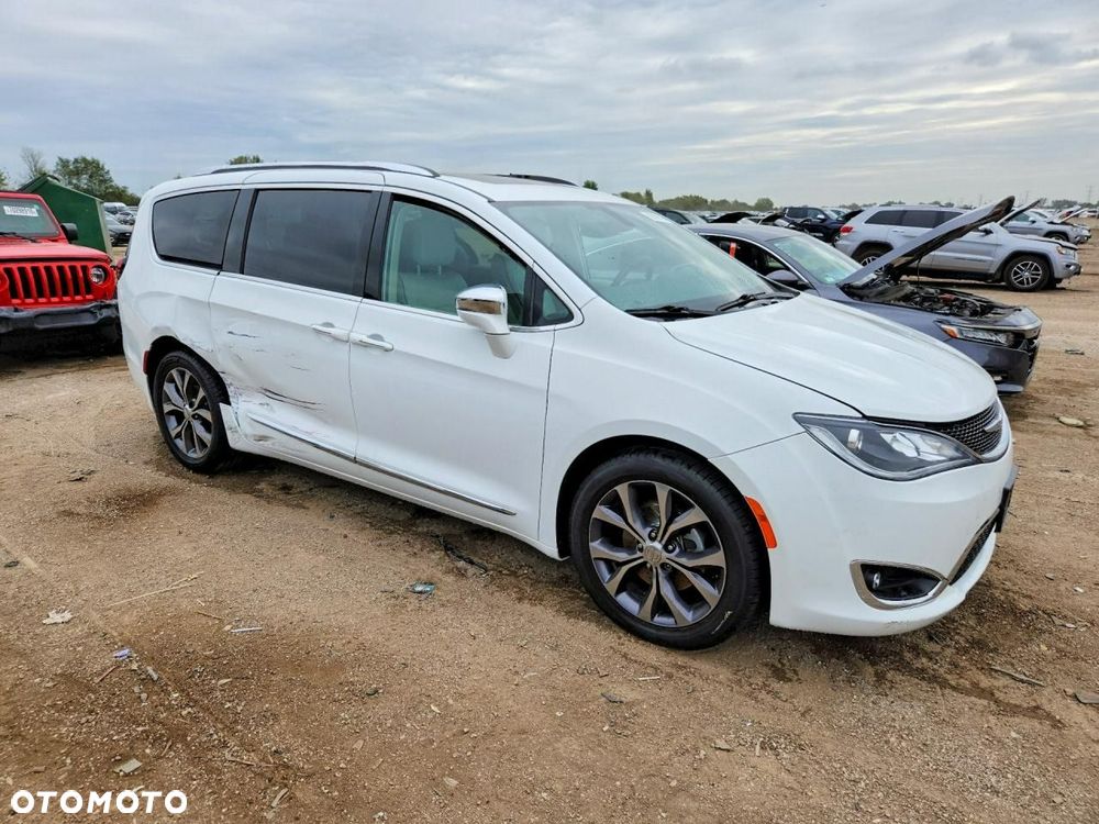 Chrysler Pacifica - 3