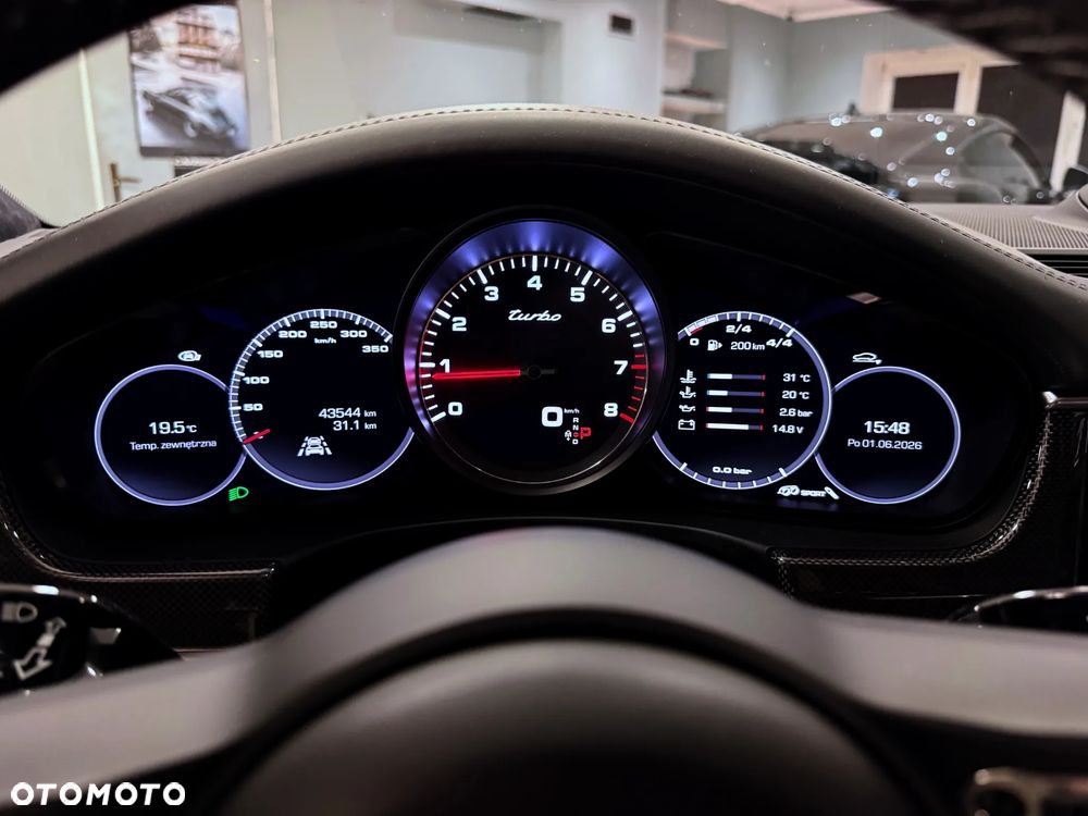 Porsche Panamera Turbo Executive - 11