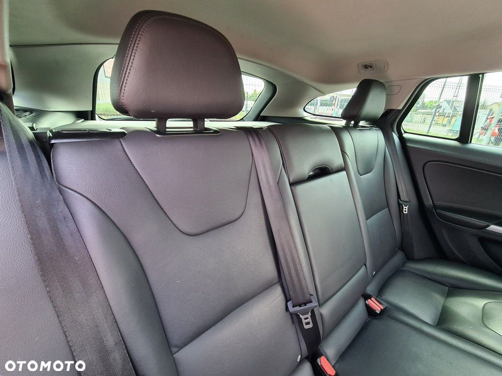 Volvo V60 T5 Drive-E Momentum - 25