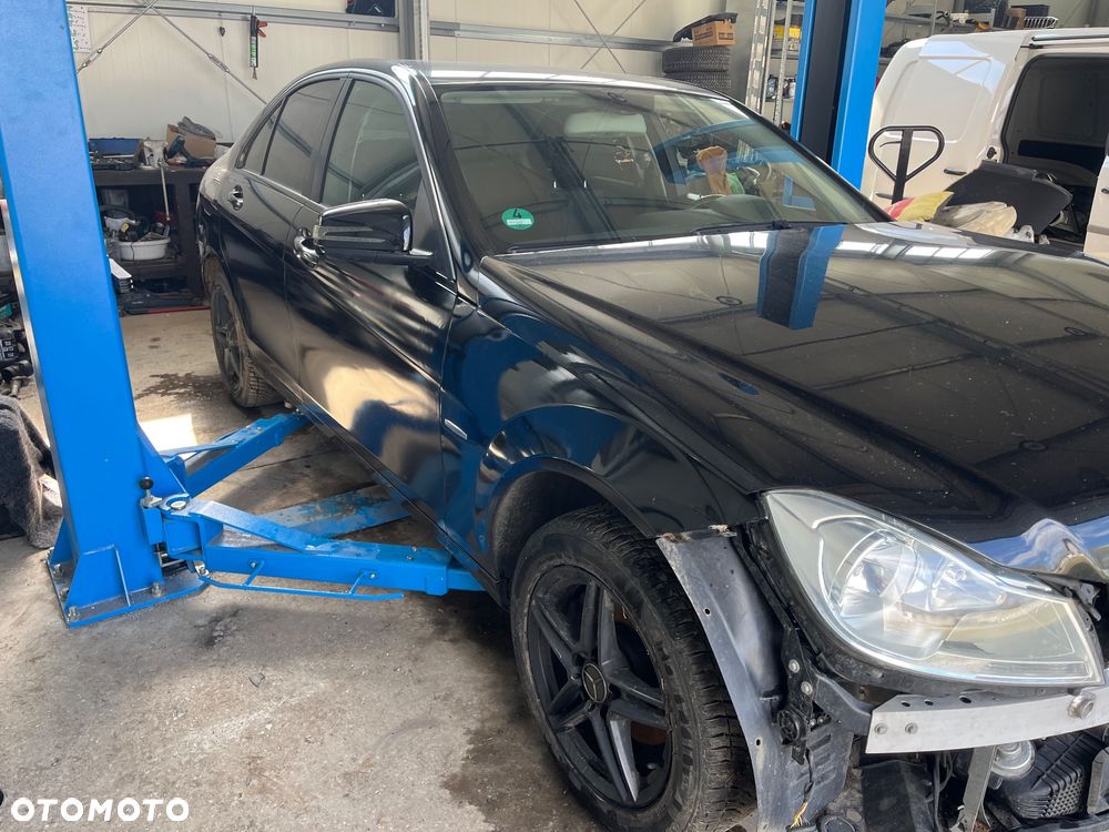 Mercedes-Benz Klasa C 200 CDI DPF (BlueEFFICIENCY) Avantgarde - 10
