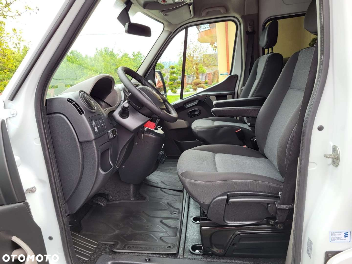 Renault Master 2.3 170ps. L2H2  8-osobowy - 22