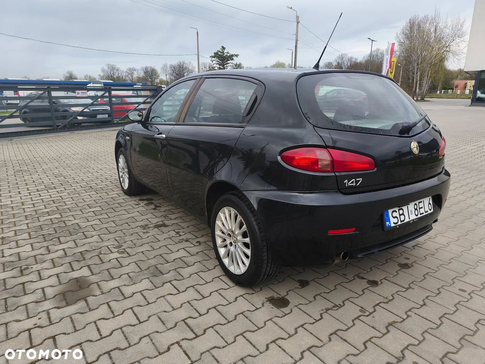 Alfa Romeo 147 - 8