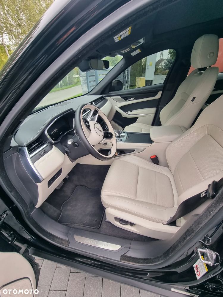 Jaguar F-Pace P250 AWD R-Dynamic S - 16