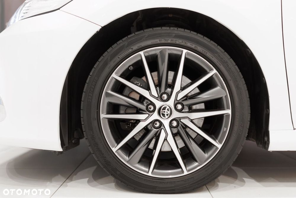 Toyota Camry - 12