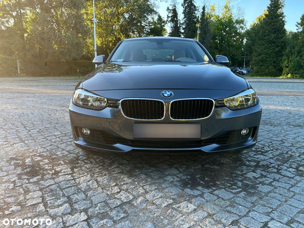 BMW Seria 3 328i - 2