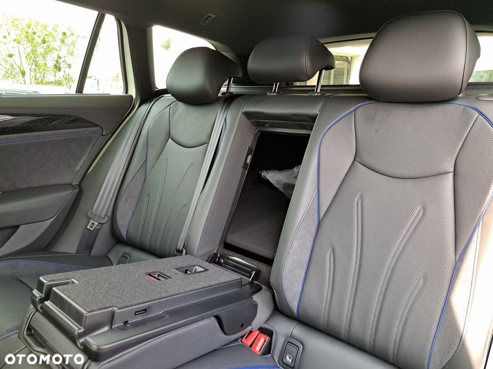 Volkswagen Passat - 35