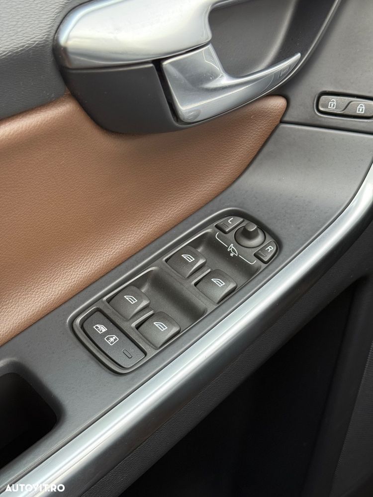 Volvo XC 60 D4 Momentum - 17