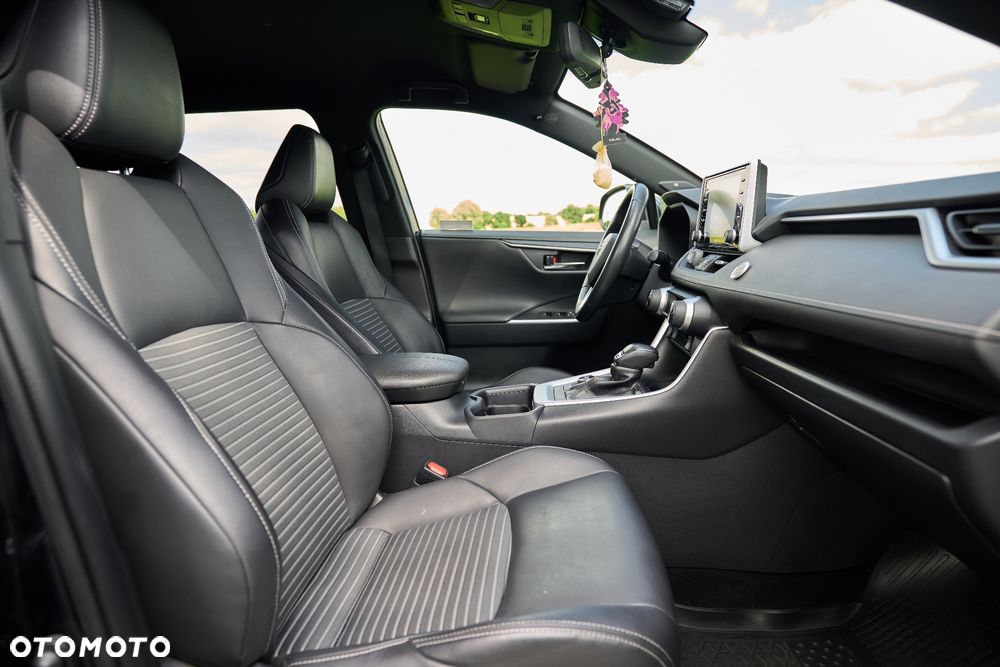 Toyota RAV4 2.5 Hybrid Black Edition by JBL 4x4 - 32