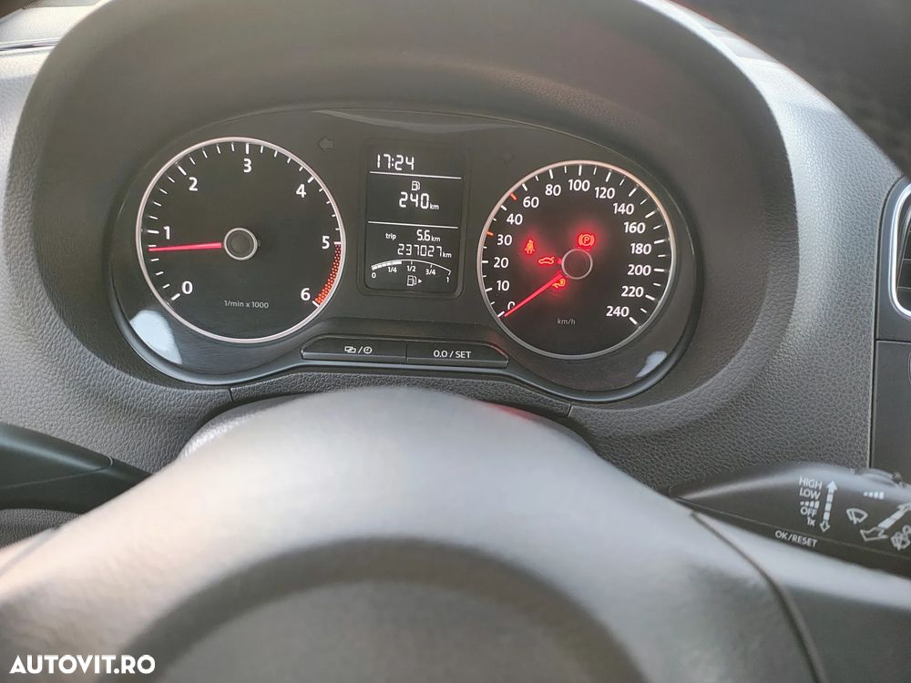 Volkswagen Polo 1.6 TDI Blue Motion Technology Comfortline - 12