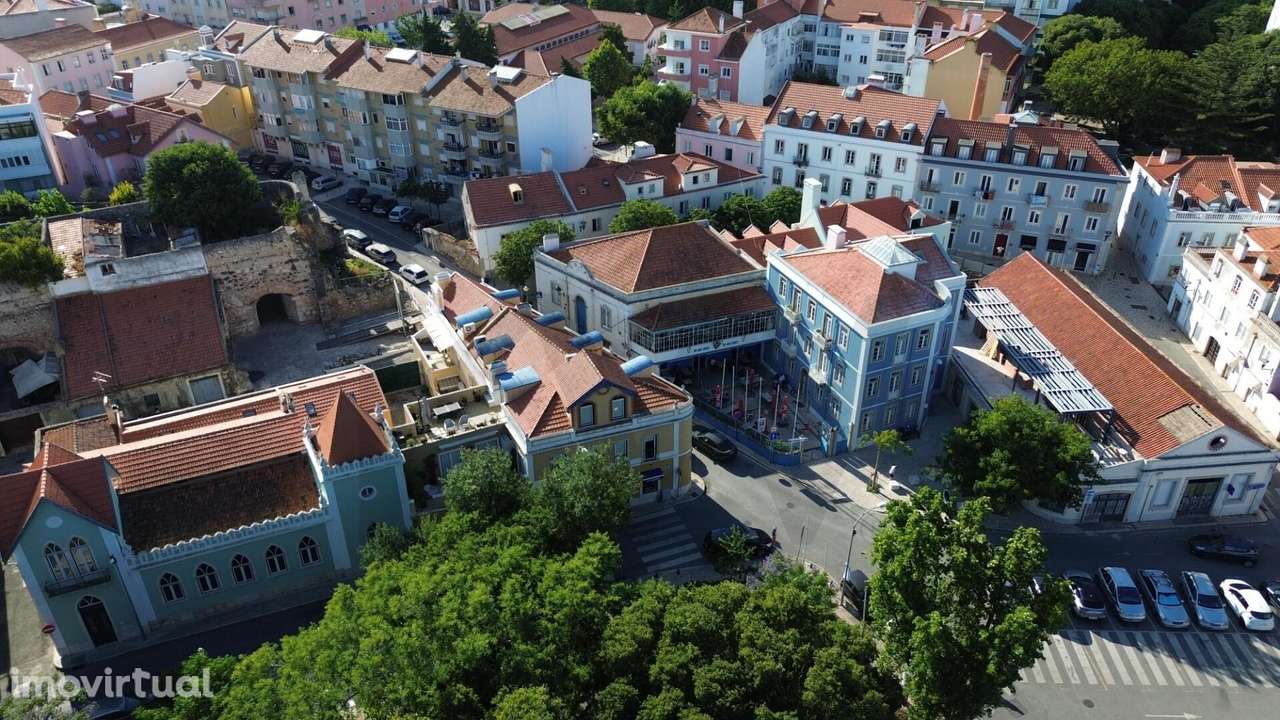 Oportunidade Única: Edifício Secular com Terreno de 426 m2 | História - Grande imagem: 2/15