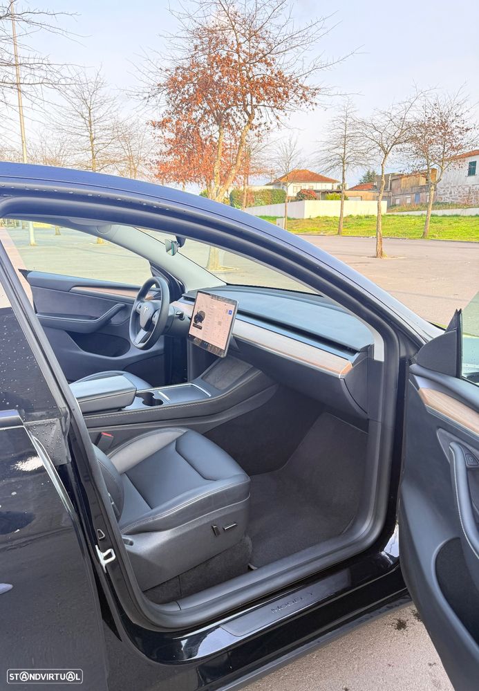 Tesla Model Y Long Range Dual Motor AWD - 12